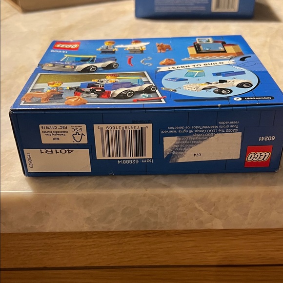 LEGO City Police Dog Unit Set - Blue and White - Picture 5 of 6